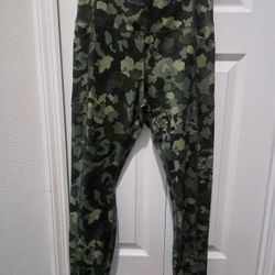 Camo Leggings Size M