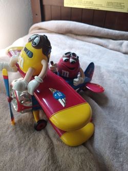 Red's m&m dispenser plane