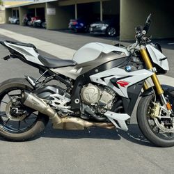 2015 BMW S1000R 