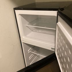 Fridgaire Mini Fridge