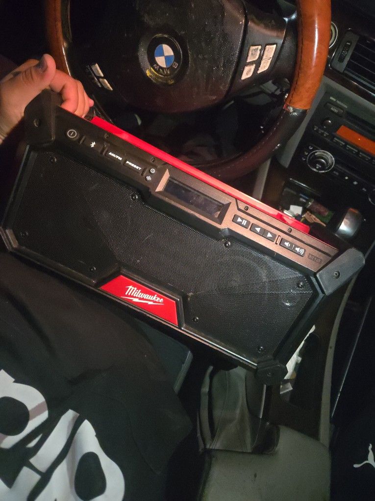 Milwaukee M18 Bluetooth Speaker & Milwaukee Battery 12.0 