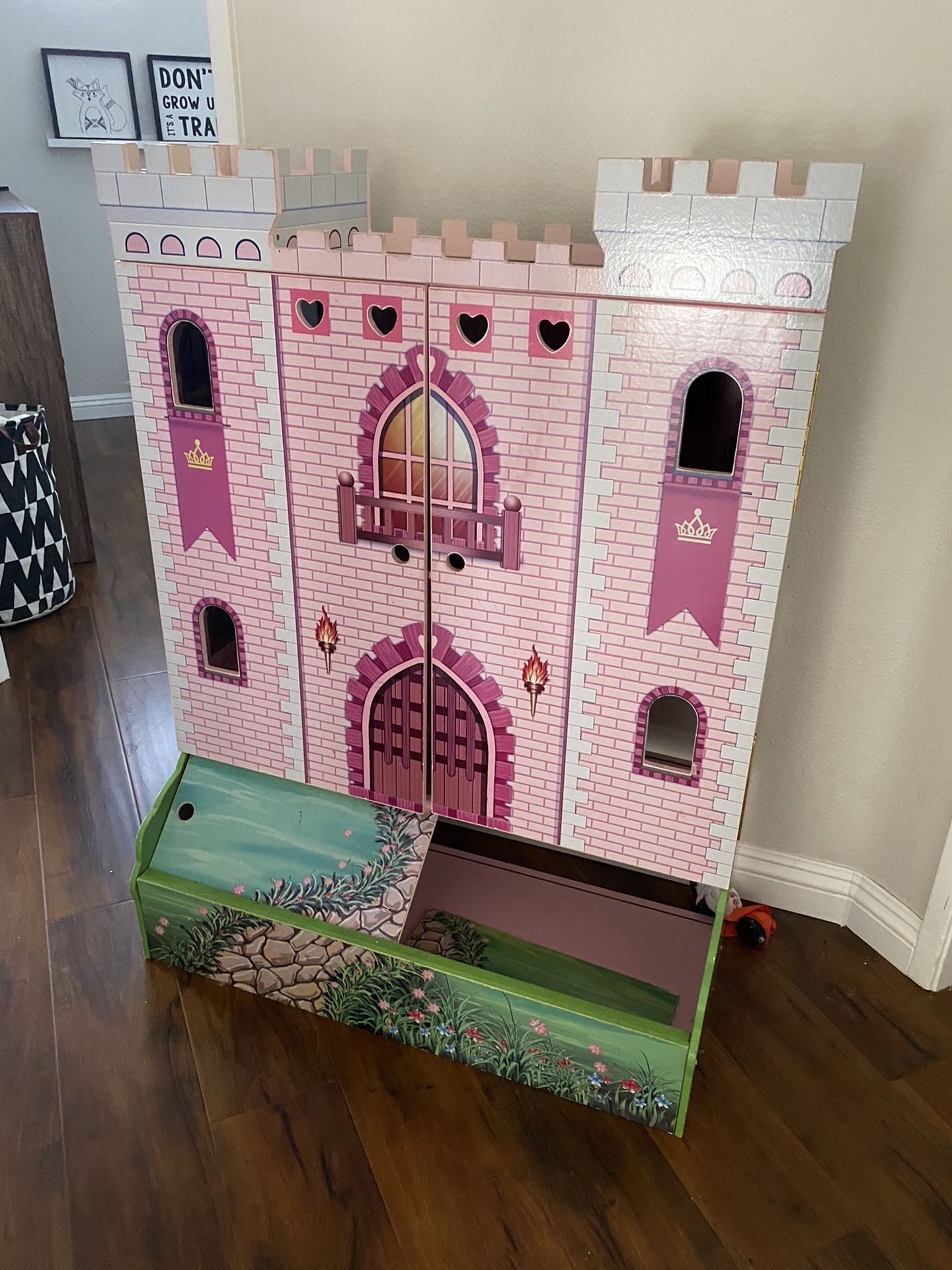 Toy castle