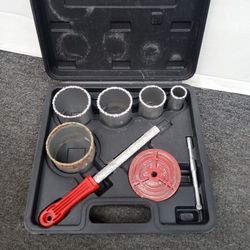 Eight piece hole saw kit