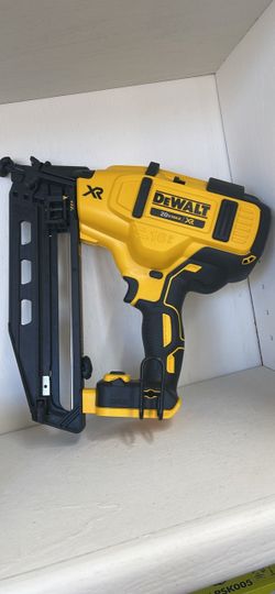 DEWALT 20V MAX XR 16-Gauge Finish Nailer