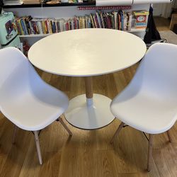 39” Round Dinning Table & Chairs
