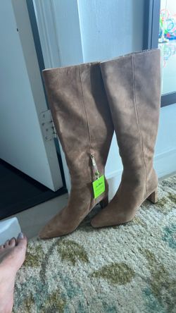 Brand new Sam Edelman Sylvia Tan Suede Knee