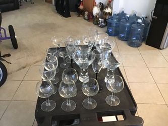 Wine And Champagne Glasses Differrent Sizes 23 Pieces.