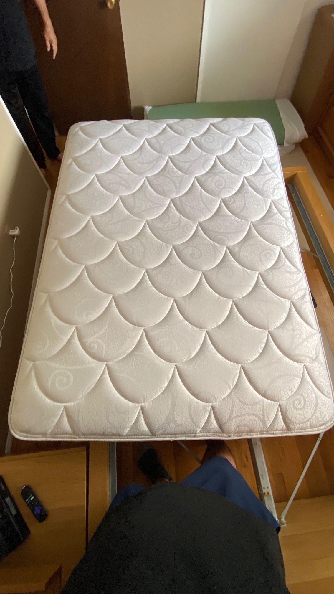 Free Full Size Mattress, Free Full Size Memory Foam Mattress and Box Springs