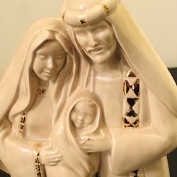 A Beautiful Ceramic Statue Of Yaung Jesus PBUH, Marry PBUH And Joseph PBUH Ceramic 