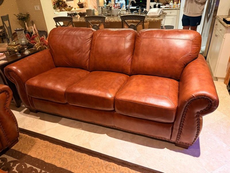 Genuine Top-Grain Leather Living Room Set – Sofa, Loveseat, Chair & Ottomans – Excellent Condition