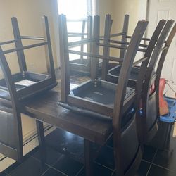 Like New Table And 4  Chairs 