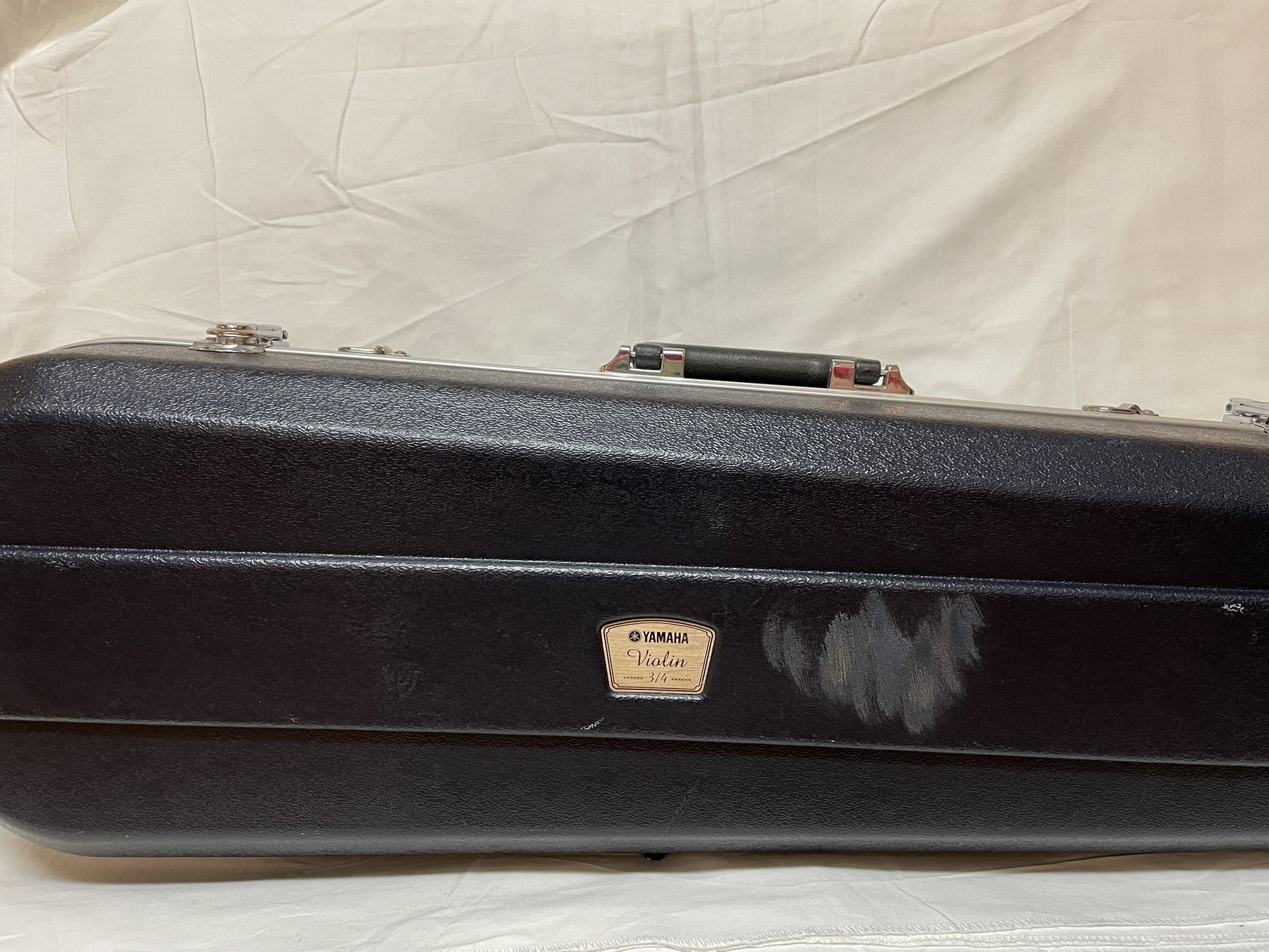 Yamaha 3/4 Size V-5 Violin Includes Case / Case Shows Signs Of Wear (Scratches)