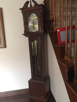 Beautiful grandfather clock in good working conditions.
