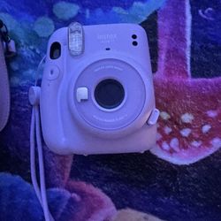 Polaroid Camera with Carrying Case (NO FILM INCLUDED)