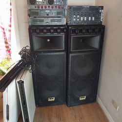 D j equipment 3000watt  amp ,equalizer, Cue, Cd player,subs