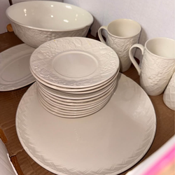 Mikasa Dishware Set