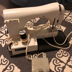 NECCHI SEWING MACHINE WITH PEDAL, CORDS,  CASE - ALL PARTS INCLUDED