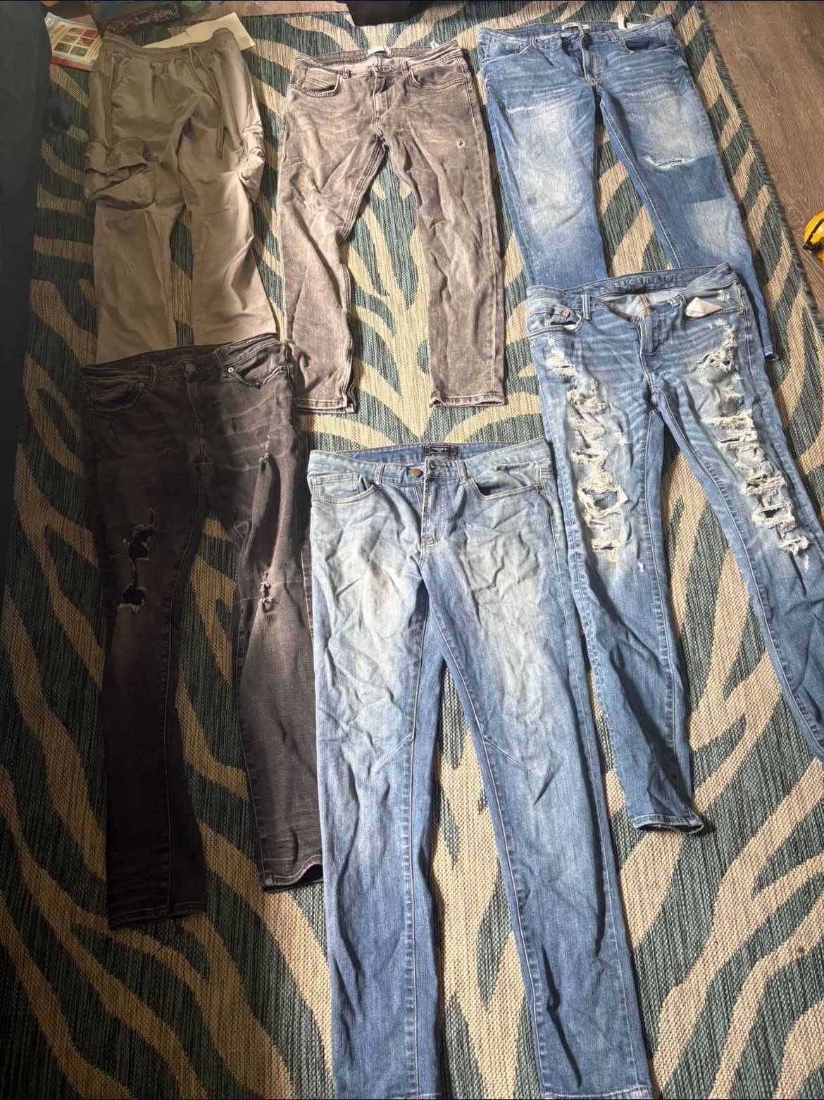 Men bottoms size M,31,32 everything all 13 pairs for 150
