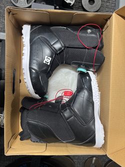 DC women’s snowboarding boots