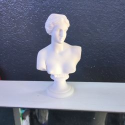 Aprhodity Handmade Alabaster Statue 5" Tall