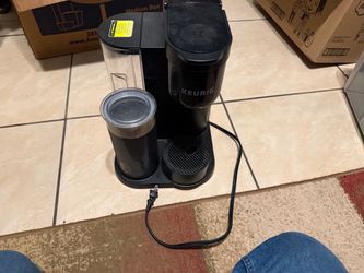 Keurig coffee maker with milk frother