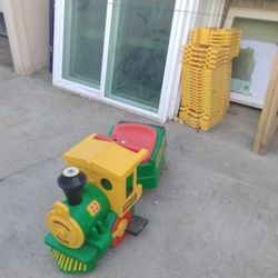 Kids Ride-On Train With Tracks 
