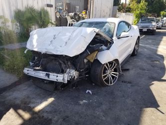 Ford Mustang Coupe RWD 2017 Parts Out