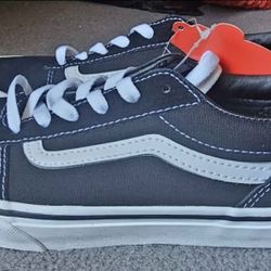 Vans black/white sneakers M5/W7