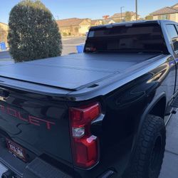 Rough Country Hard Flip-Up Truck Bed Tonneau Cover for Chevy Silverado & GMC Sierra 2500HD/3500HD (2020-2025) - Aluminum Tri-Fold Bed Cover, Fits 6'9 