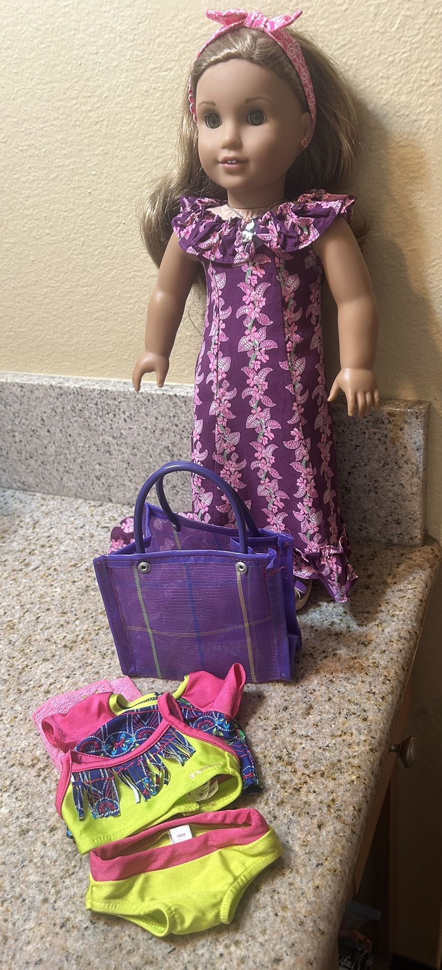 American Girl Doll Plus Beach Bag, Sundress Shoes Underwear Swimsuit, Towel, Earrings, And Necklace 