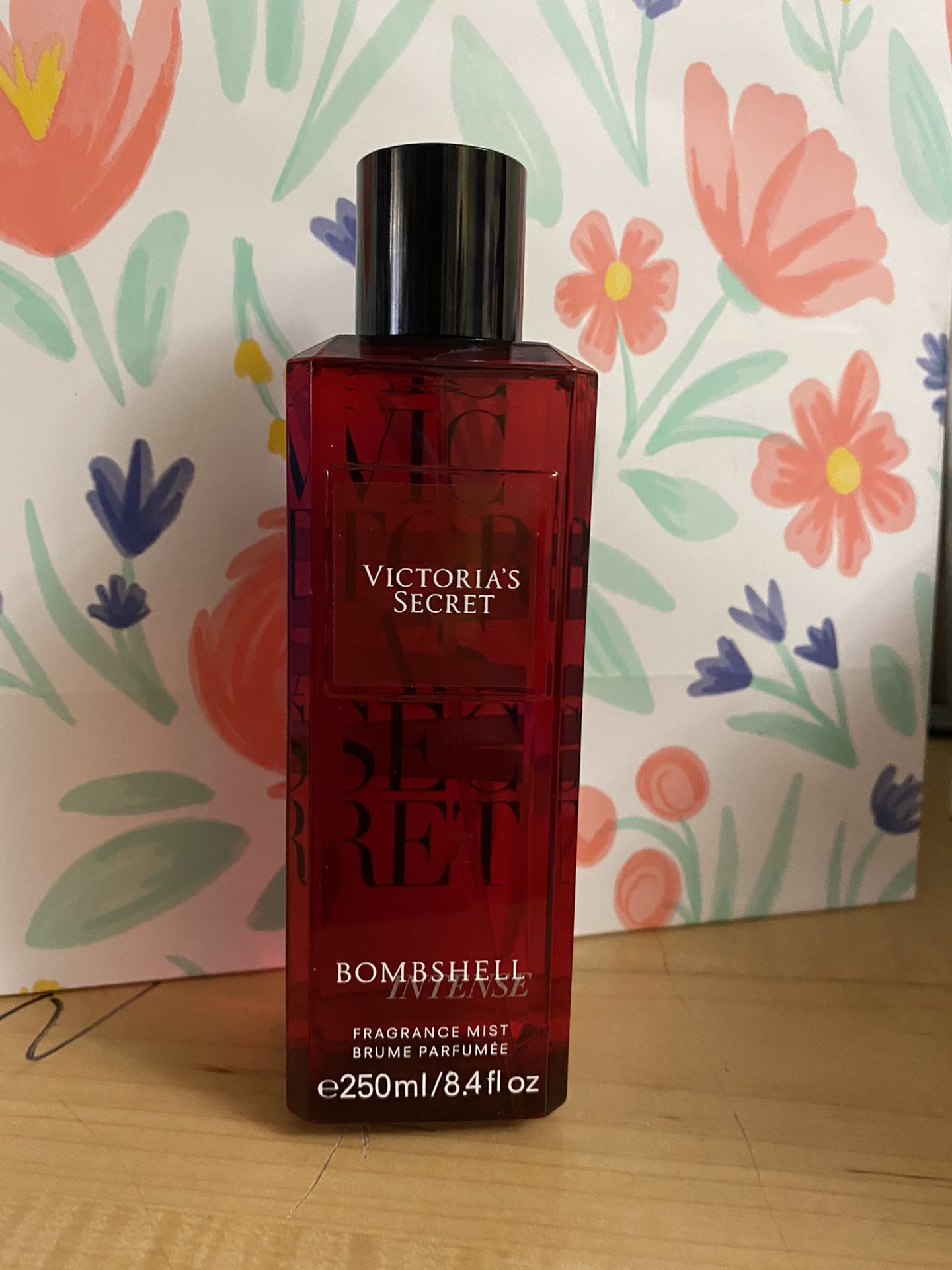 New Bombshell intense fragrance mist