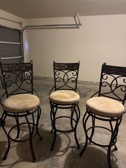 3 barstools