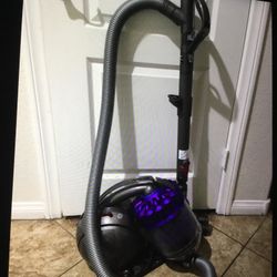 Vacuum  Dyson  DC39 