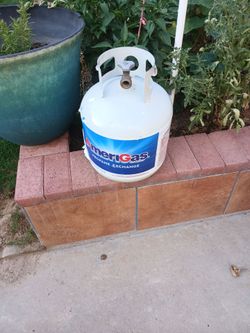 Propane gas tank