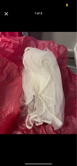 Pearl veil never worn