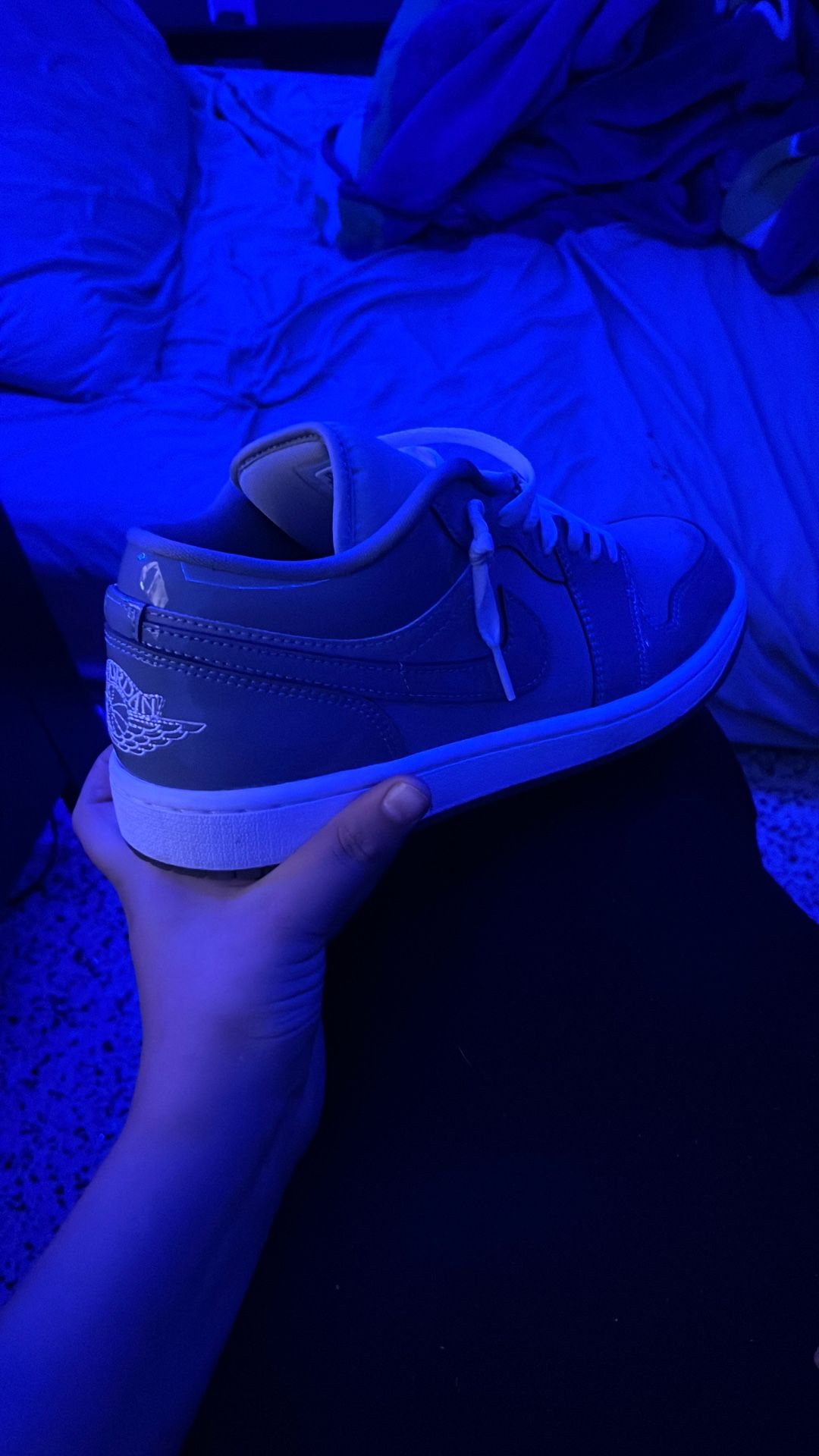Jordan 1low Cool Grey 125$