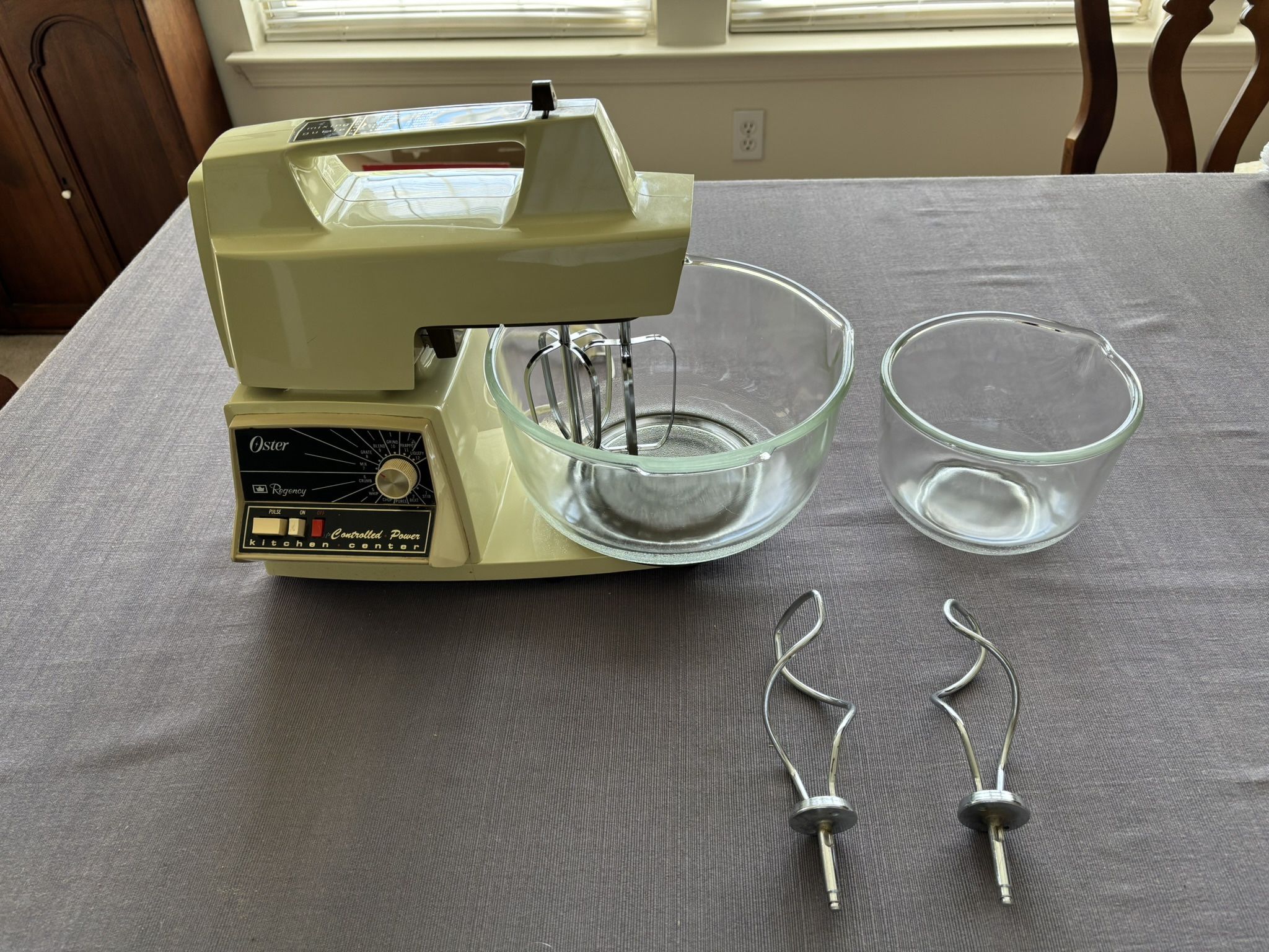 Vintage Oster Regency Controlled Power 12 Speed Kitchen Center Stand Mixer, very good condition, 2 size of bowls,2 beaters, 2 bread dough hooks.
