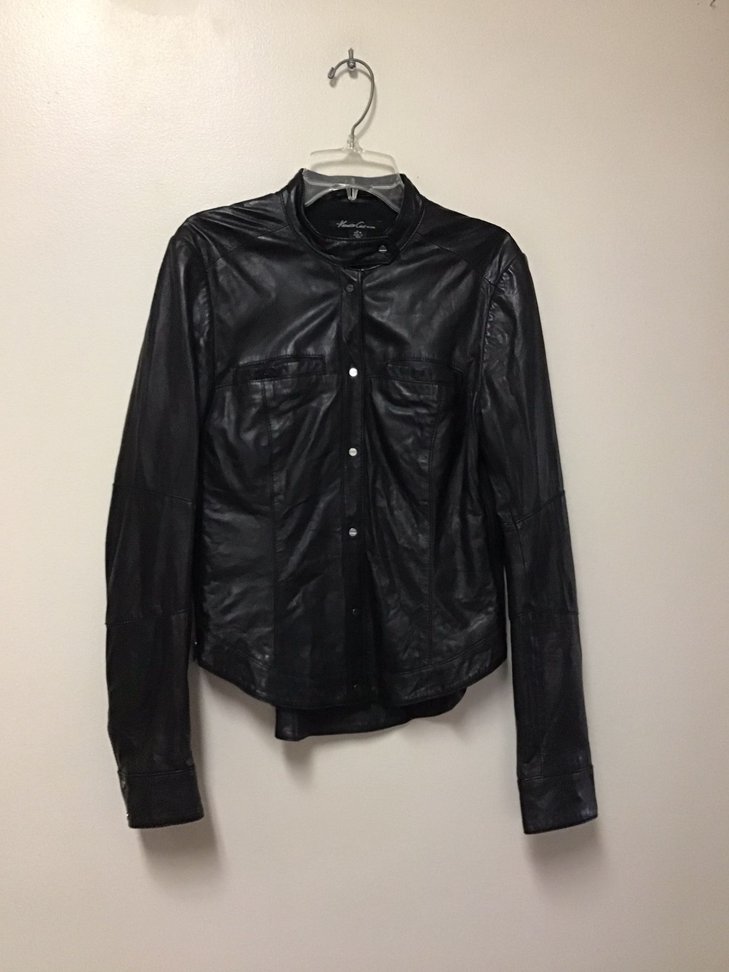 Women’s KENNETH COLE N.Y. 100% leather very soft and flexible lined jacket