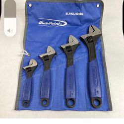 Like New Blue Point Crescent Set 