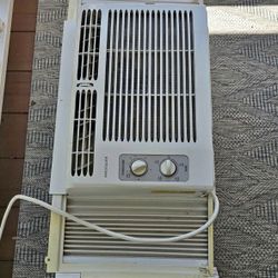 Air Conditioner 5000 BTU/ Aire Acondicionado
