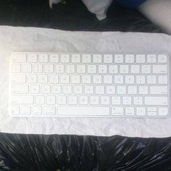 Apple Magic Keyboard Model A2450