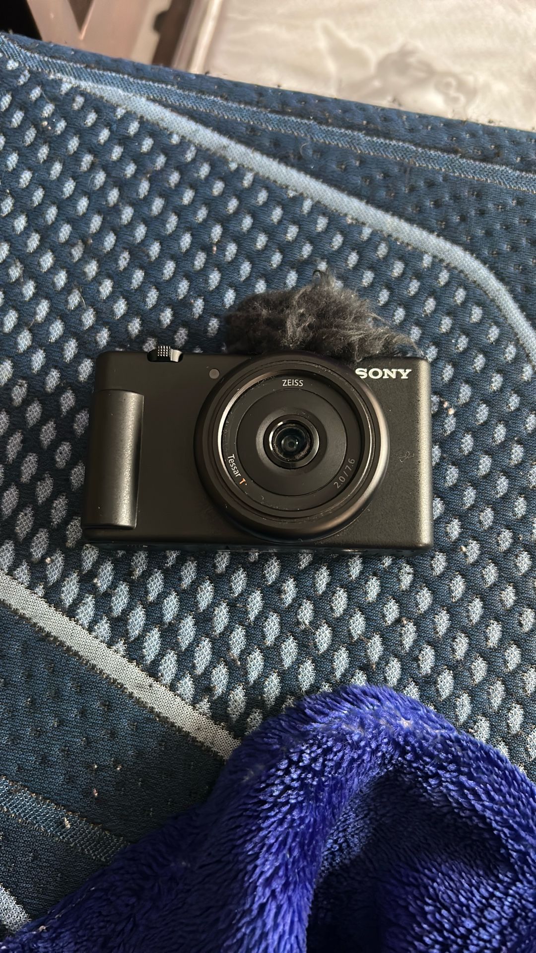 Sony ZV 1F with tripod & Sd Card