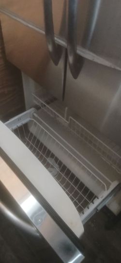 Maytag two door fridge water and ice maker