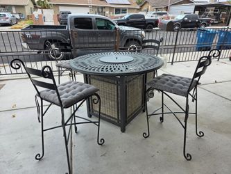 Fire pit & chairs