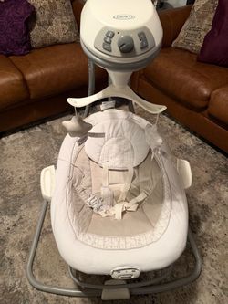 Graco Baby Swing with bouncer