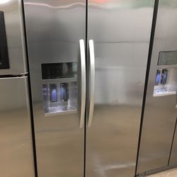 36 in wide 68 height kitchen aid frige use like new perfect working condition