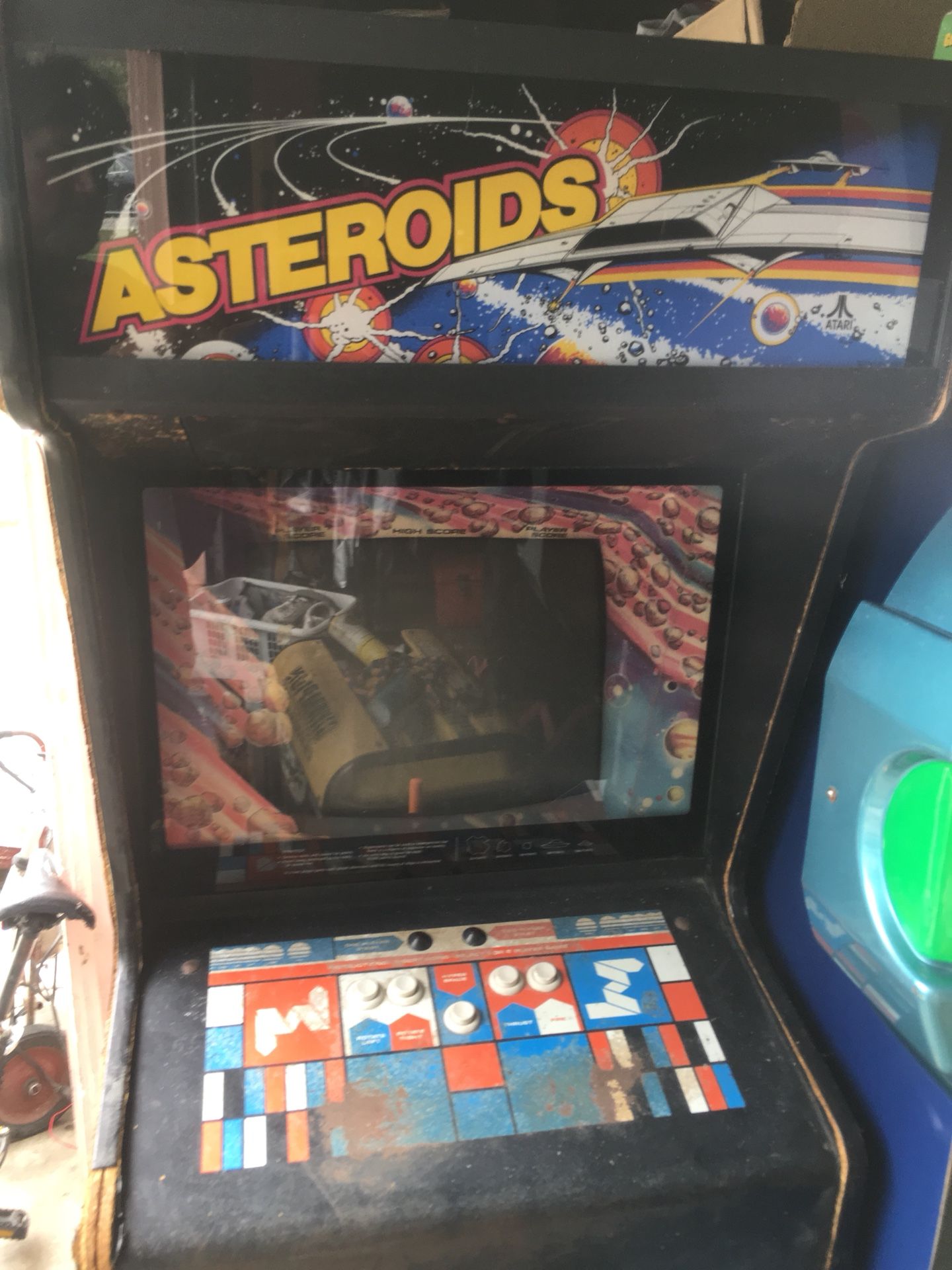 Original Atari asteroids arcade machine