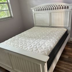 BEAUTIFUL REAL WOOD QUEEN BED FRAME AND MATTRESS 
