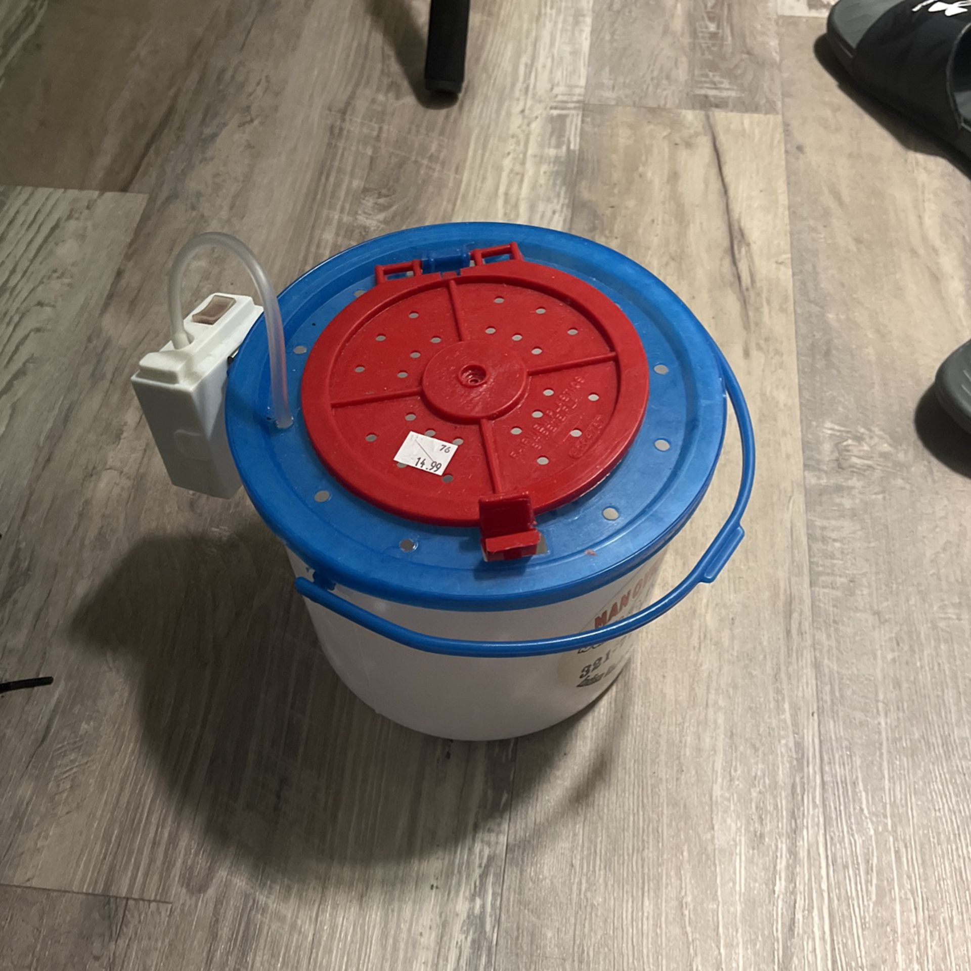 Bait Bucket With Aerator 