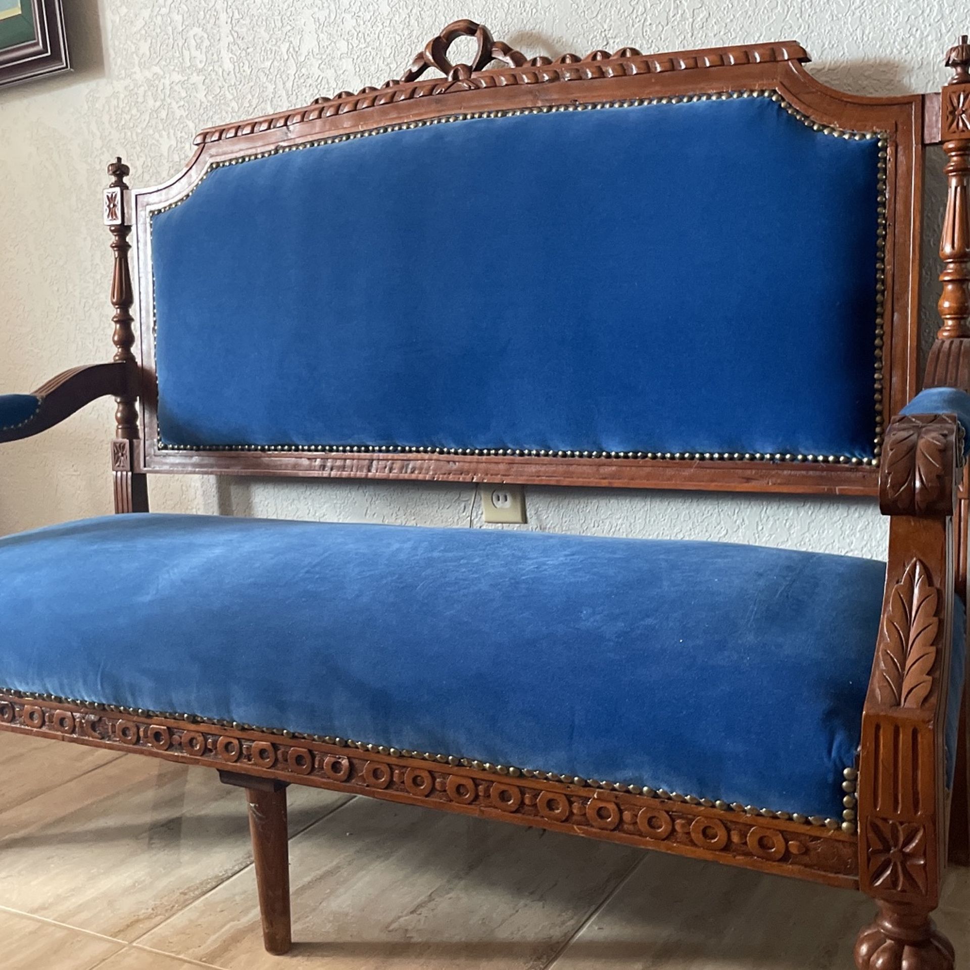 Antique Sofa for Sale in Miami Gardens, FL OfferUp